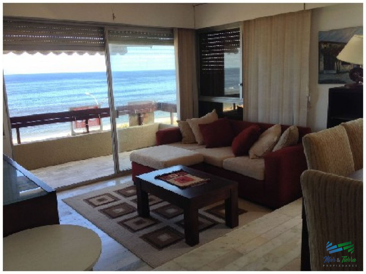 Apartamento ID.981 - En venta!!! primera línea con vista franca al mar, playa mansa.