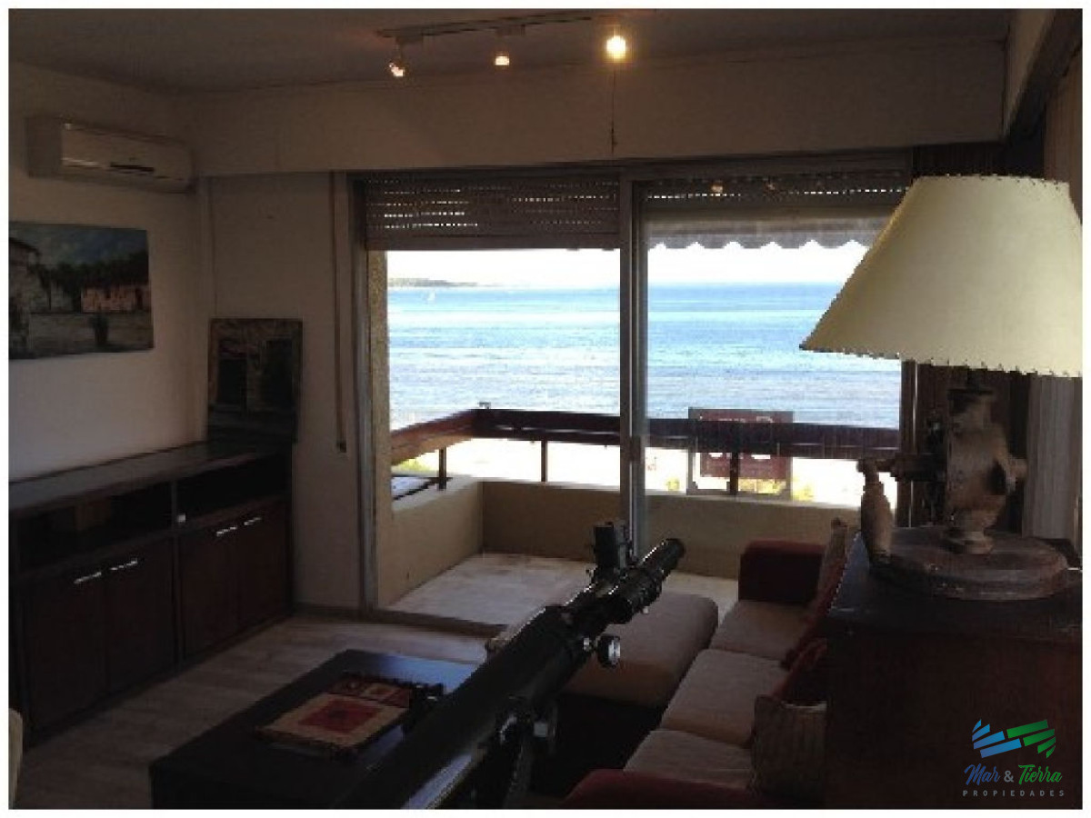 Apartamento ID.981 - En venta!!! primera línea con vista franca al mar, playa mansa.