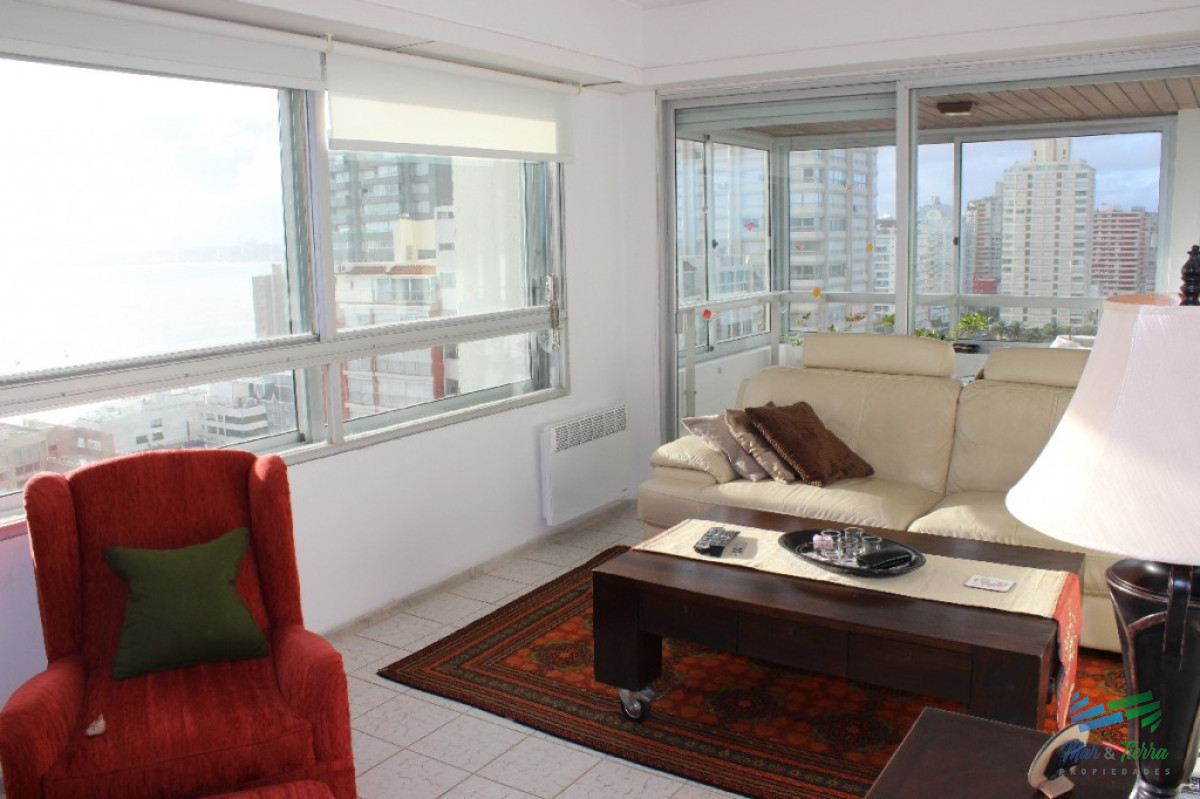 Apartamento ID.2302 - EN VENTA.. PISO ALTO CON VISTA AL PUERTO Y LA BRAVA !! MUY LUMINOSO