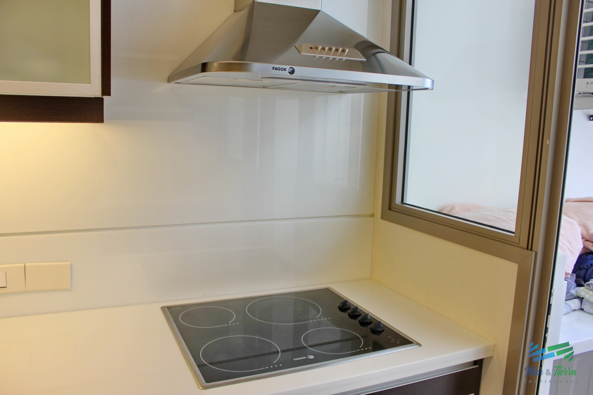 Apartamento ID.2338 - Apartamento de 3 dormitorios, primera linea frente al mar, en alquiler y venta, Punta del Este