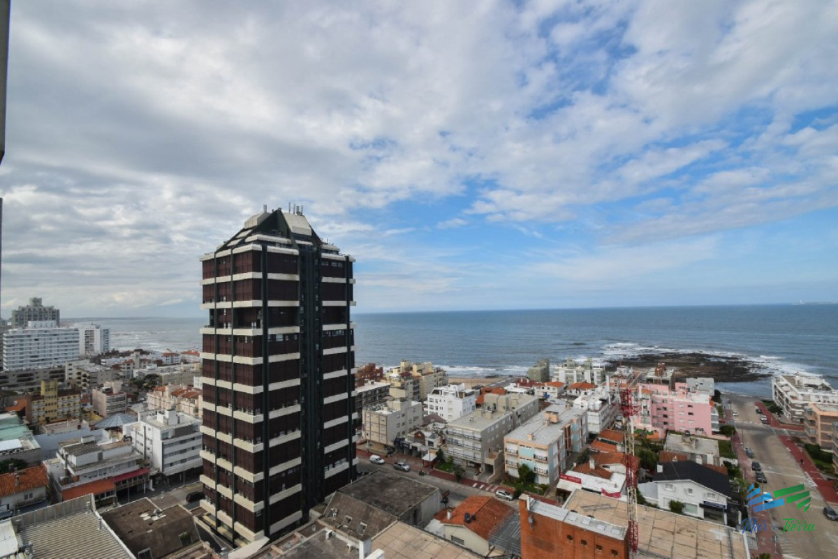 Apartamento ID.2457 - Apartamento de 3 dormitorios con vista al mar ,Punta del Este