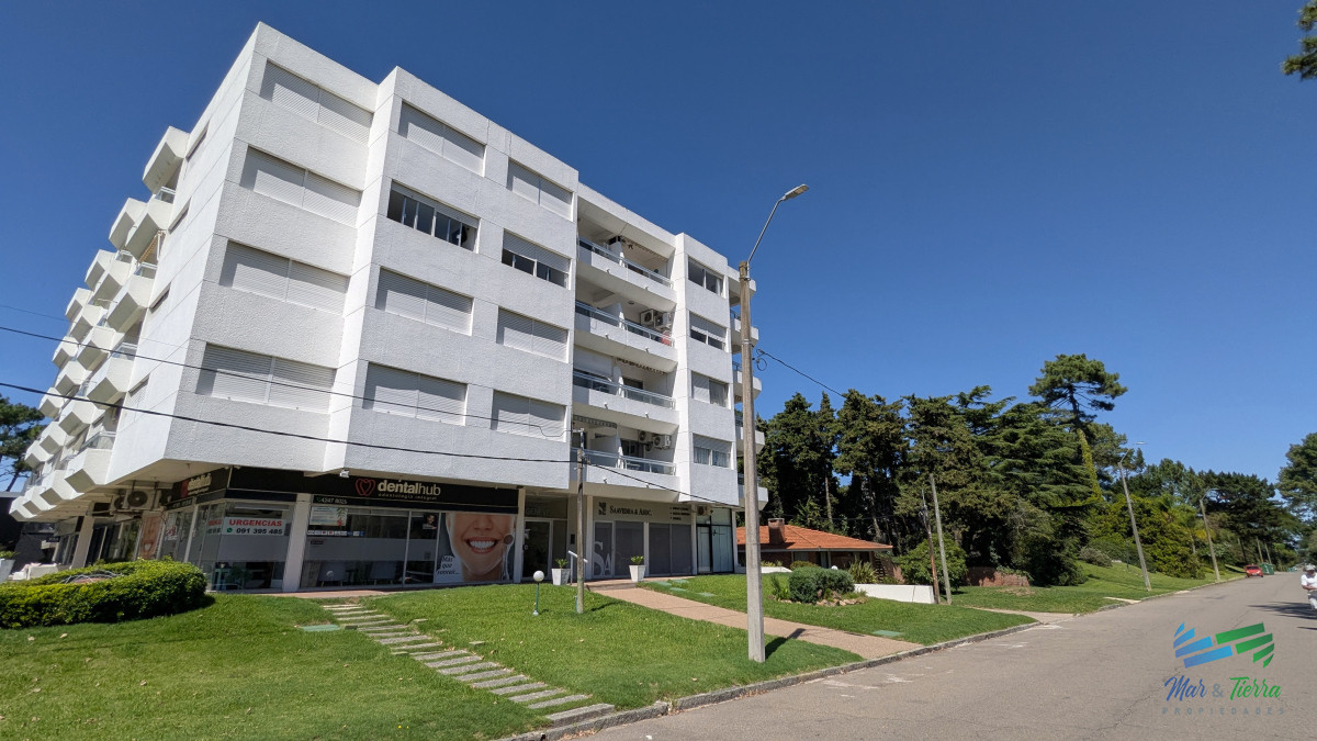 Apartamento ID.5096 - Venta de apartamento 2 dormitorios 2 baños sobre Avenida Roosevelt Punta del Este