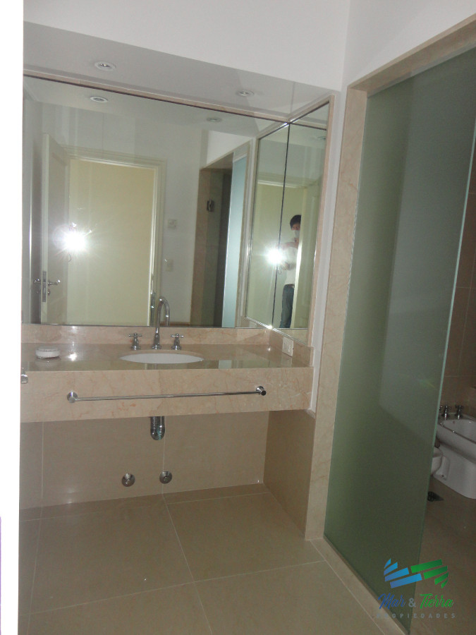 Apartamento ID.3947 - Venta de apartamento dúplex en complejo Veramansa sobre playa Mansa de punta del Este