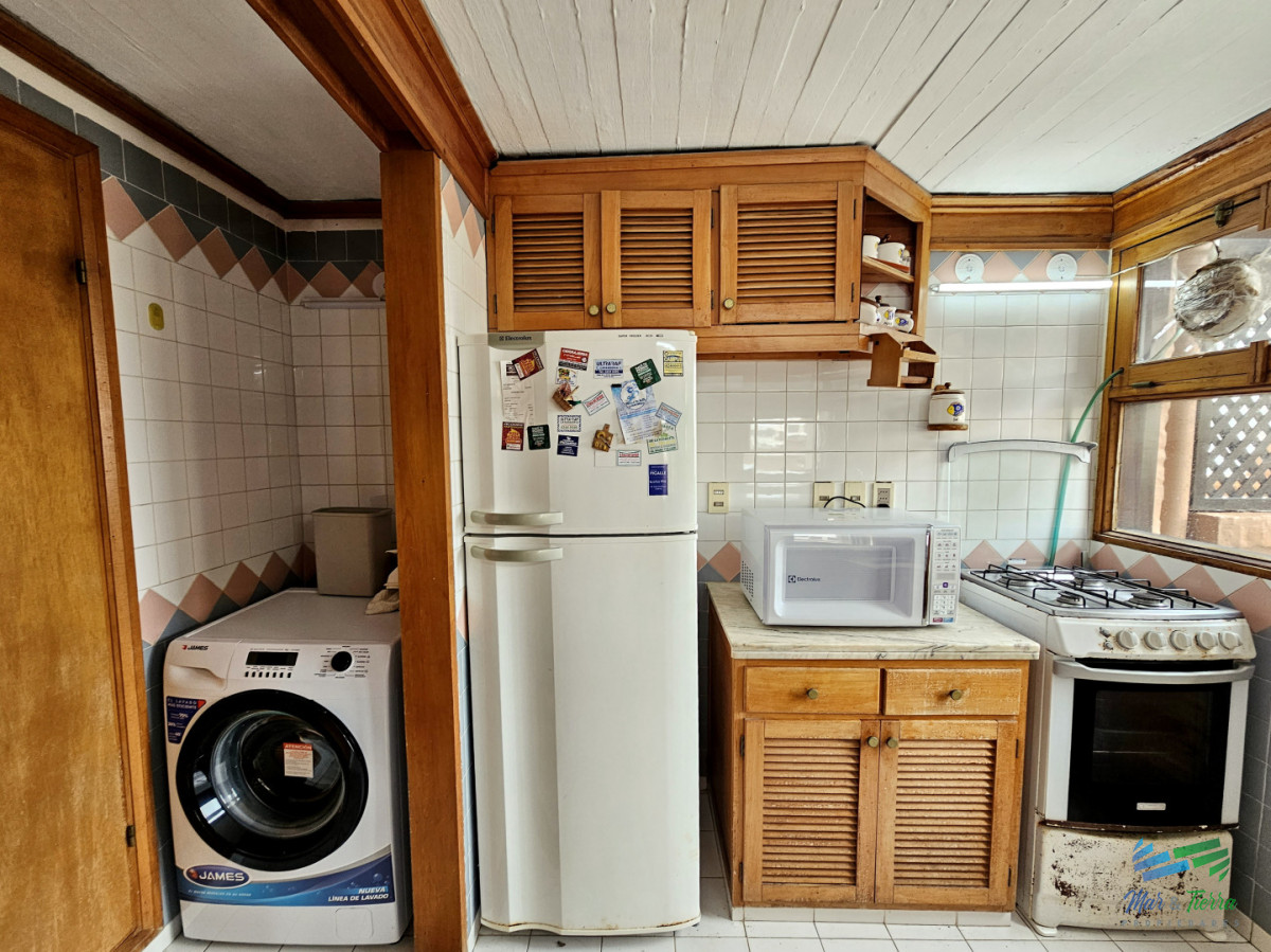 Apartamento ID.749 - Apartamento con gran terraza, parrillero propio de 2 dormitorios y 2 baños a 1 cuadra de Gorlero. Punta del este. 