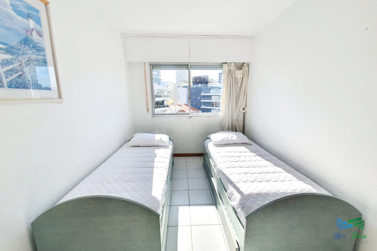 Apartamento ID.1063 - APARTAMENTO FRENTE AL MAR, EN VENTA. CON TERRAZA PRIVADA, EN LA PENÍNSULA, PUNTA DEL ESTE! 