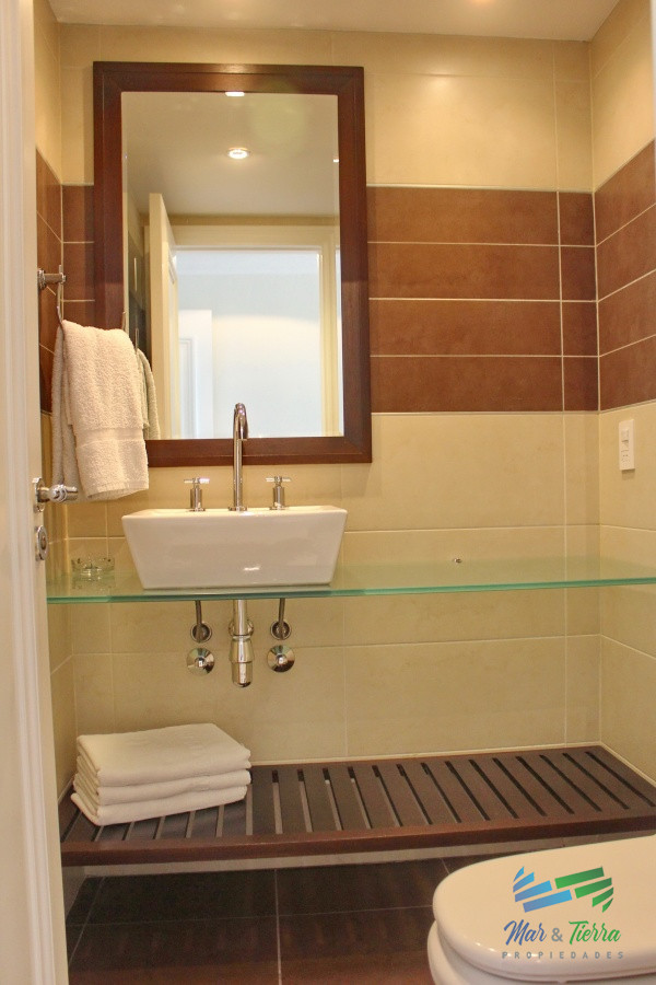 Apartamento ID.2338 - Apartamento de 3 dormitorios, primera linea frente al mar, en alquiler y venta, Punta del Este