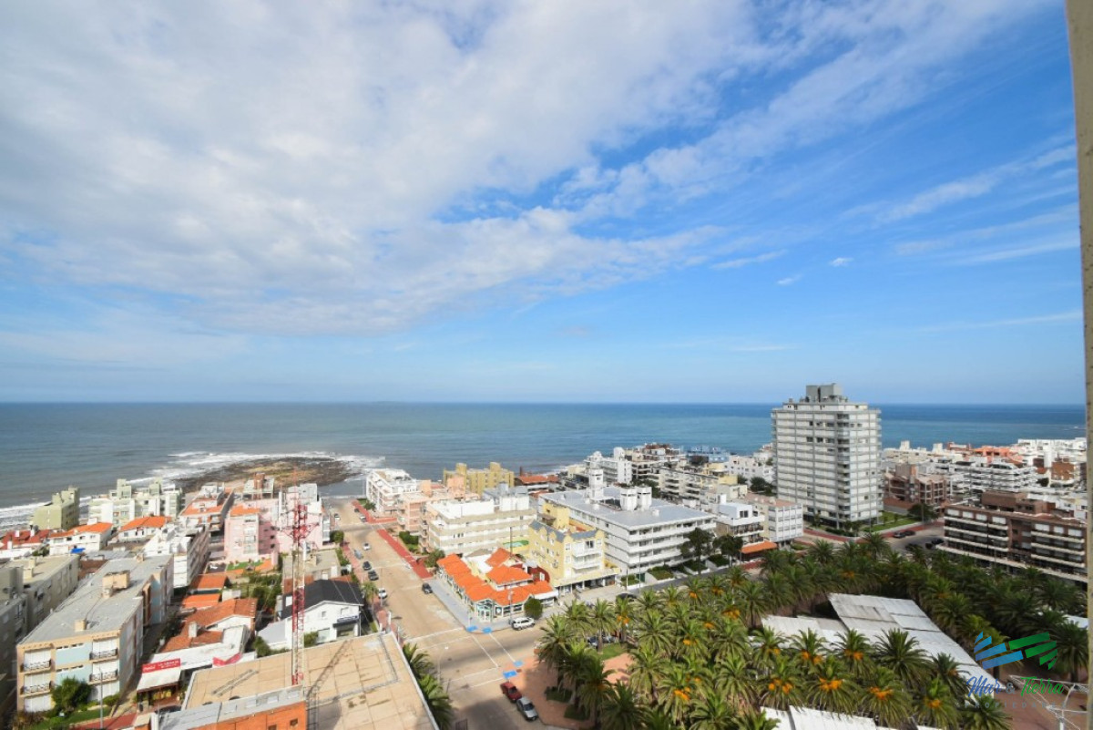 Apartamento ID.2457 - Apartamento de 3 dormitorios con vista al mar ,Punta del Este