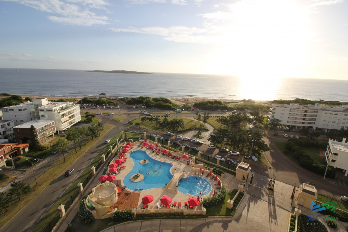 Apartamento ID.2446 - APARTAMENTO EN VENTA DE 3 DORMITORIOS + SERVICIO, PLAYA MANSA, PUNTA DEL ESTE 