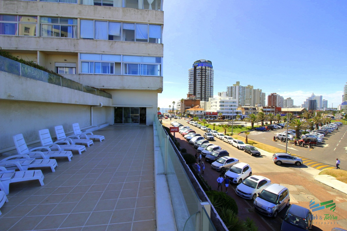 Apartamento ID.4474 - Venta apartamento mono ambiente en edificio Punta del Este, playa mansa y brava
