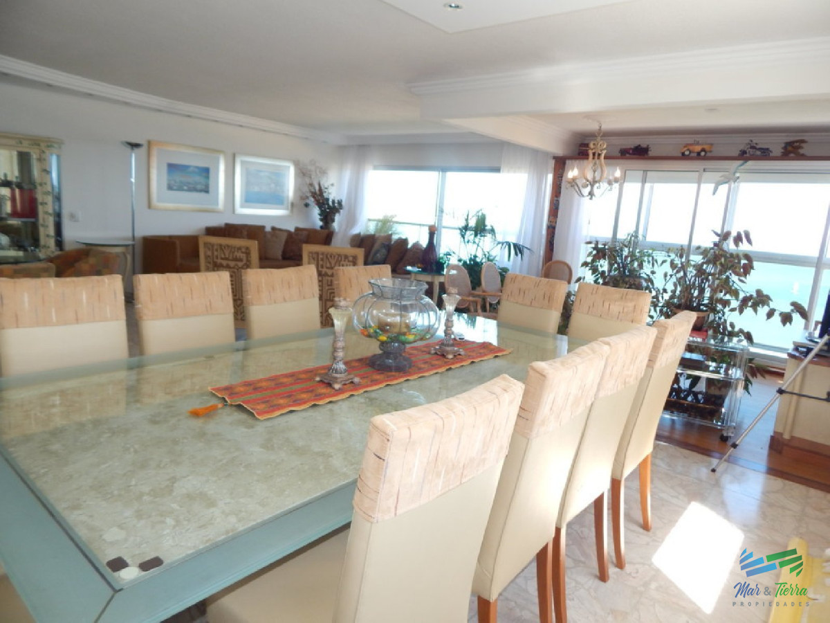 Apartamento ID.2110 - Espectacular planta, reciclada con materiales de primera calidad!!! cuenta 180 m2.