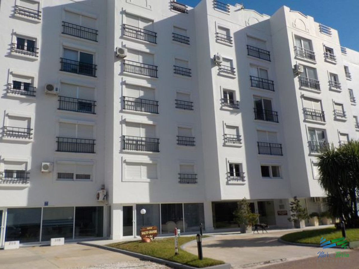 Apartamento ID.2327 - Amplio apartamento en venta, zona Aidy Grill, Punta del Este 