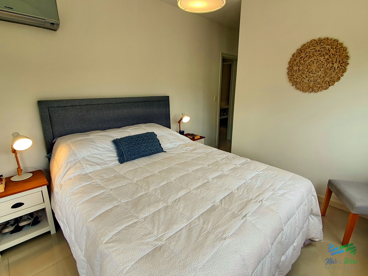 Apartamento ID.4196 - Vendo apartamento 2 dormitorios con gran terraza en Peninsula, zona puerto, Punta del Este