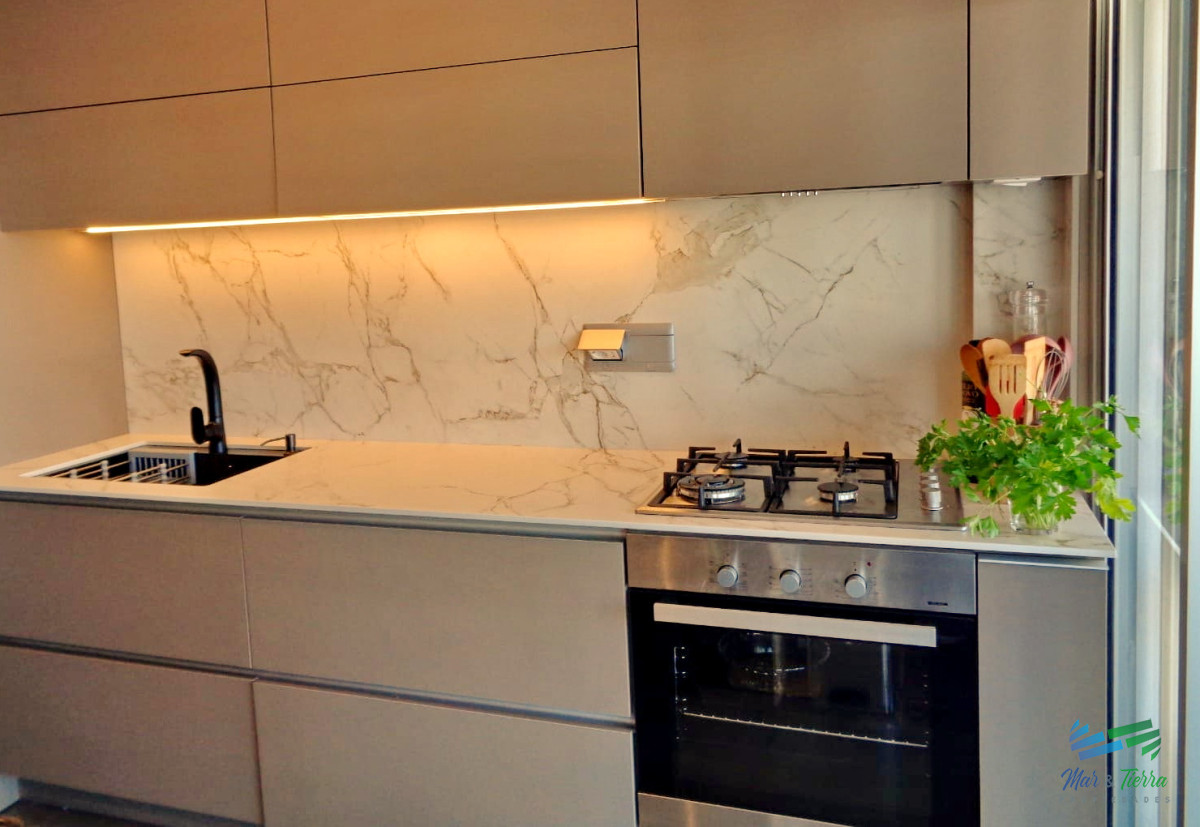 Apartamento ID.4750 - ALQUILER ANUAL, PENÍNSULA. DOS DORMITORIOS, DOS BAÑOS, MUY AMPLIO. 