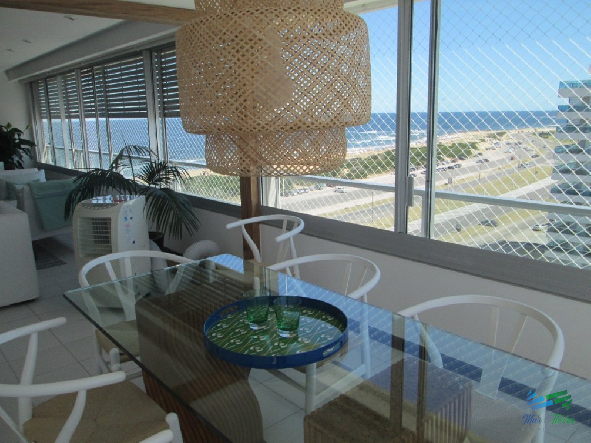 Apartamento ID.2152 - Excelente oportunidad... torre de categoría, con excelentes servicios, ubicado en primera línea sobre playa brava