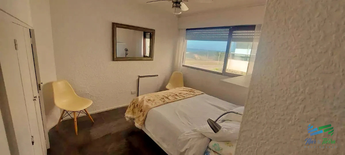Apartamento ID.4813 - En venta apartamento de 2 dormitorios frente al mar, playa brava, Punta del Este