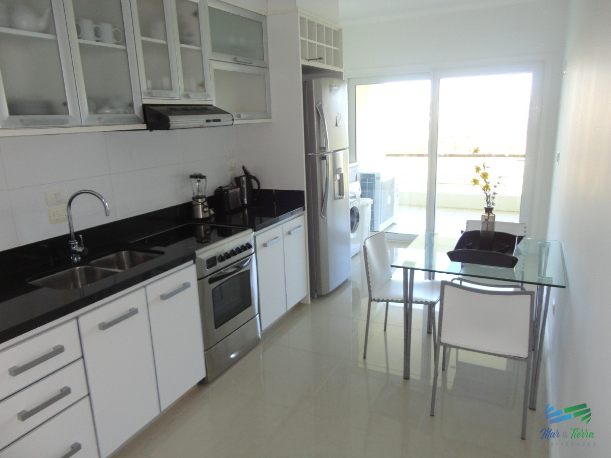 Apartamento ID.3947 - Venta de apartamento dúplex en complejo Veramansa sobre playa Mansa de punta del Este