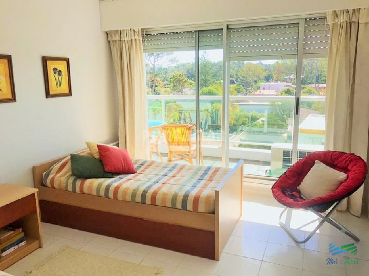 Apartamento ID.2146 - HERMOSO APARTAMENTO CON UNA AMPLIA TERRAZA , UBICADO A UNA CUADRA DE PLAYA MANSA, MUY LINDA VISTA DESPEJADA EN UN ENTORNO DE NATURALEZA Y VERDE.