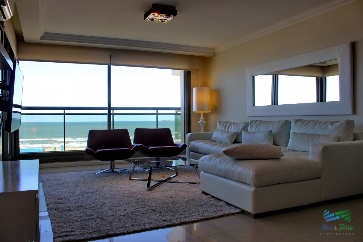 Apartamento ID.2338 - Apartamento de 3 dormitorios, primera linea frente al mar, en alquiler y venta, Punta del Este