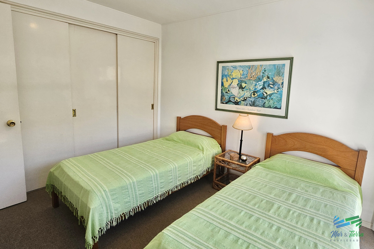 Apartamento ID.101 - Excelente opción en alquiler y venta, primera línea sobre el Puerto de Punta del Este. 
