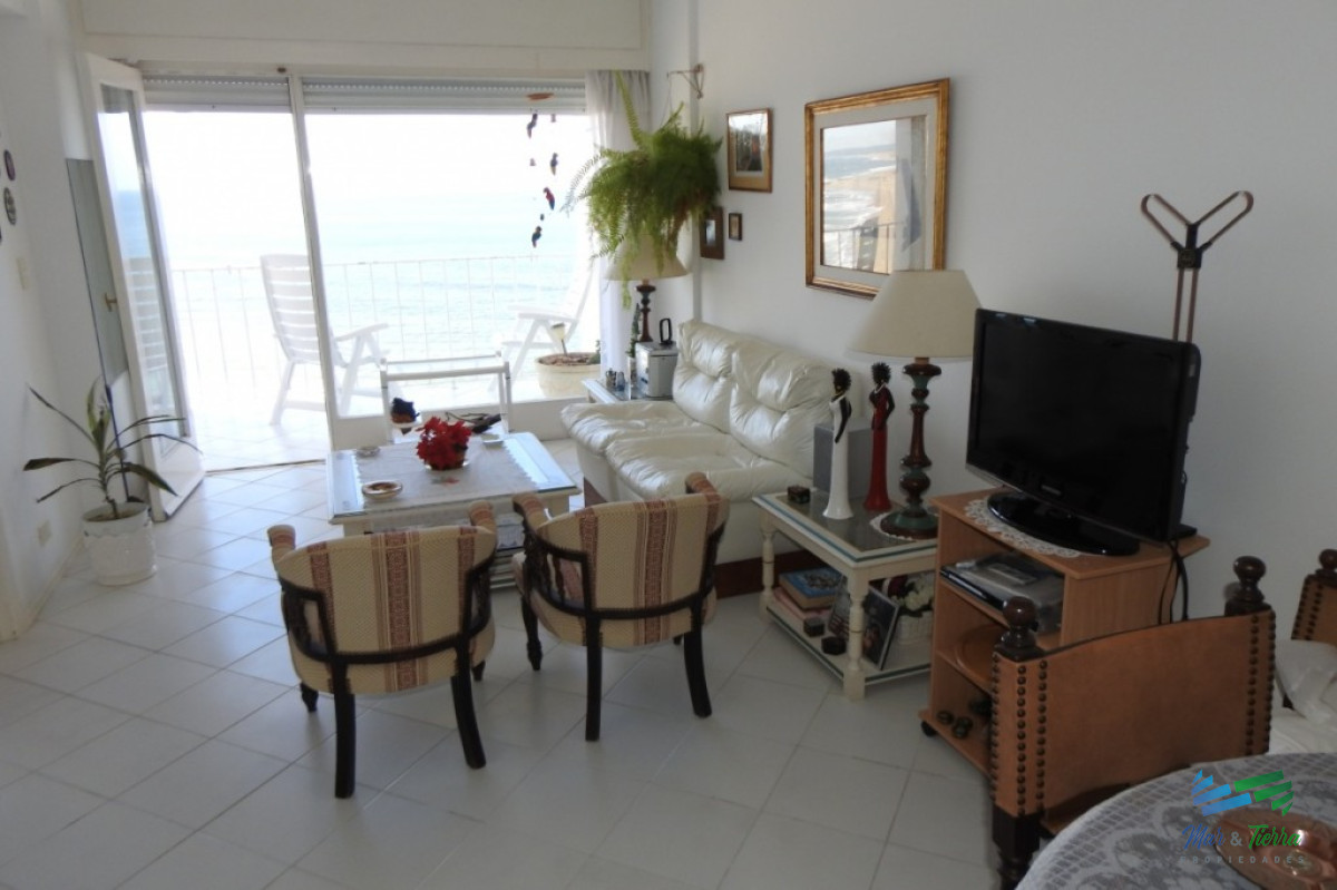 Apartamento ID.2201 - Oportunidad en venta Apartamento en piso alto, con vista franca al mar!!!, 