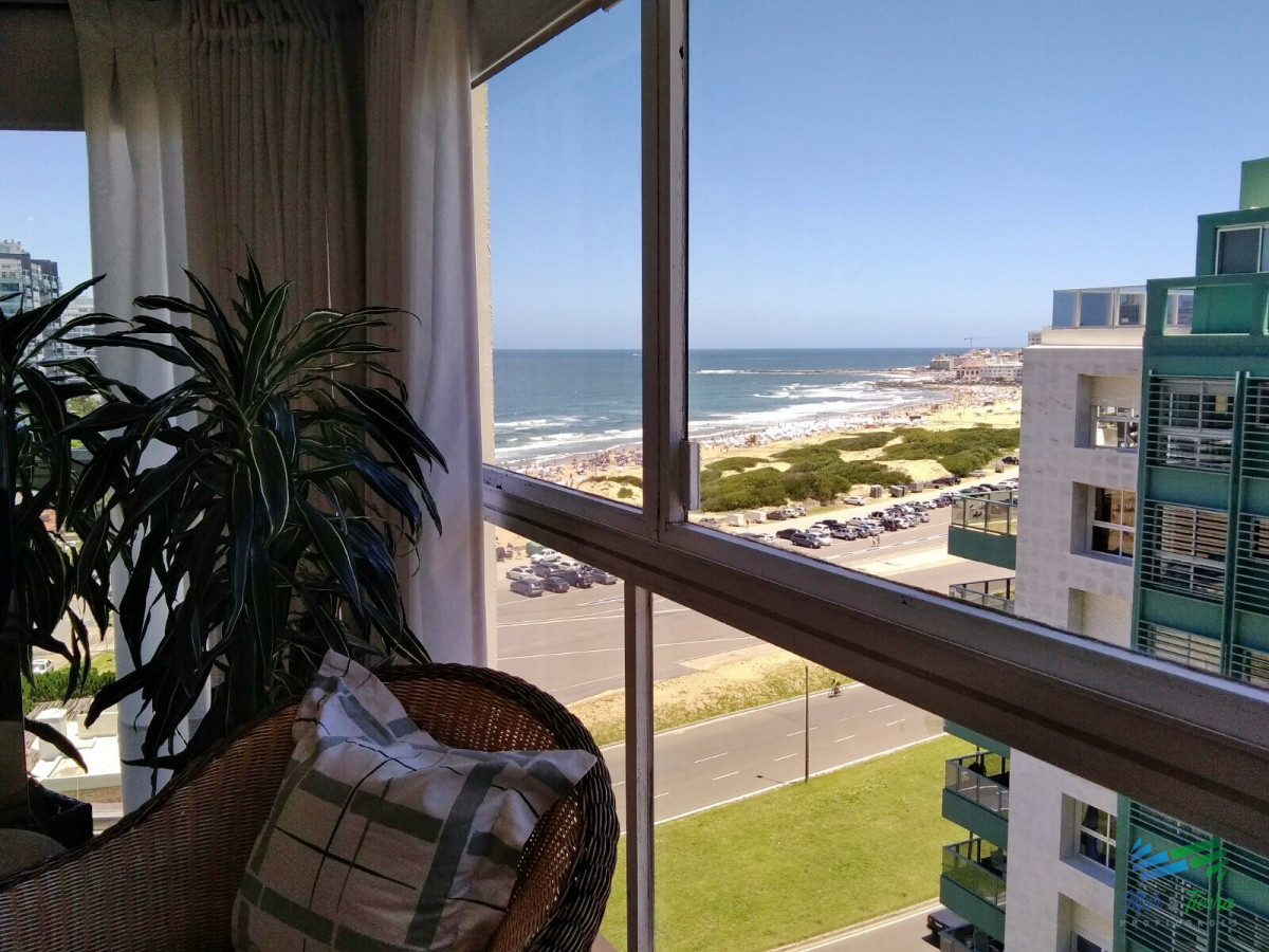Apartamento ID.2421 - En alquiler.. torre de categoría en primera línea.. playa brava.