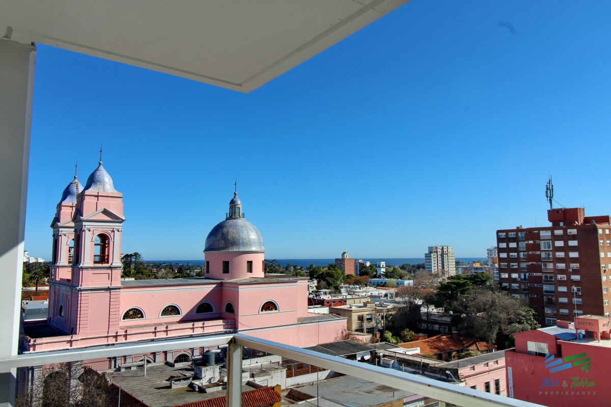Apartamento ID.2664 - OPORTUNIDAD!!! Vendo apartamento 2 dormitorios en centro de Maldonado, piso alto con balcón.