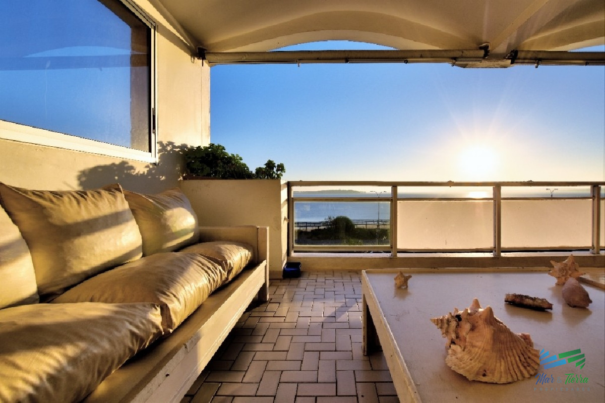 Apartamento ID.2156 - Venta de Apartamento 2 dormitorios en Playa Mansa, Punta del Este.  