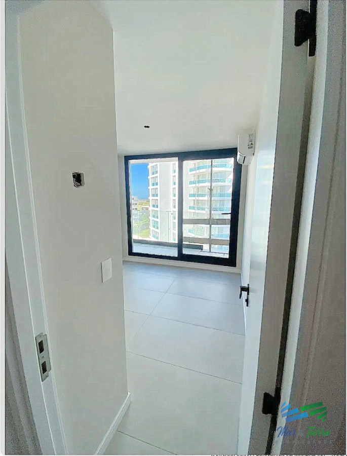 Apartamento ID.5668 - Venta de apartamento 2 dormitorios un baño en playa Brava a estrenar 