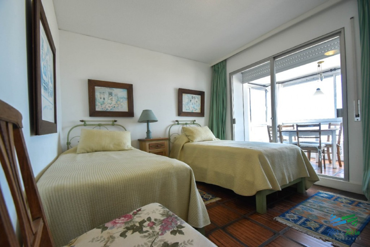 Apartamento ID.2457 - Apartamento de 3 dormitorios con vista al mar ,Punta del Este