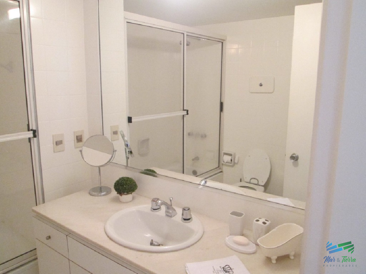 Apartamento ID.2152 - Excelente oportunidad... torre de categoría, con excelentes servicios, ubicado en primera línea sobre playa brava