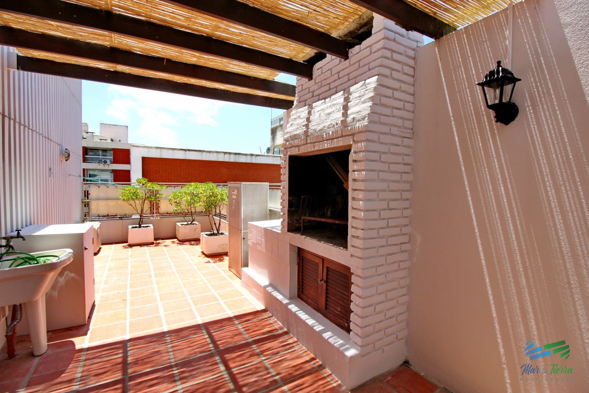 Apartamento ID.775 - Alquilo apartamento 2 dormitorios con parrillero propio en Península, Punta del Este