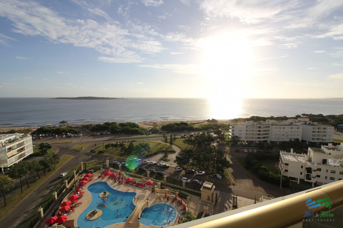 Apartamento ID.2446 - APARTAMENTO EN VENTA DE 3 DORMITORIOS + SERVICIO, PLAYA MANSA, PUNTA DEL ESTE 