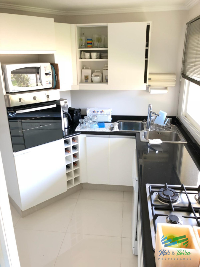 Apartamento ID.2251 - En venta.. excelente oportunidad , edificio con servicios, a pasitos del mar.