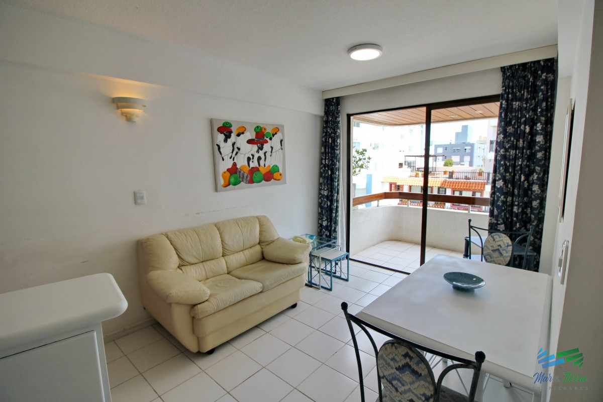 Apartamento ID.15 - Apartamento de 2 dormitorios con piscina en venta y alquiler en Peninsula, Punta del Este.