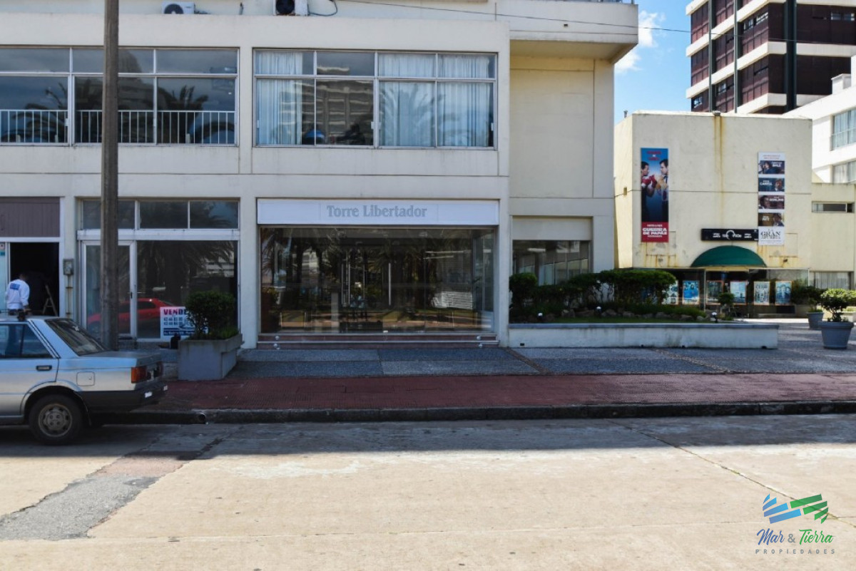 Apartamento ID.2457 - Apartamento de 3 dormitorios con vista al mar ,Punta del Este