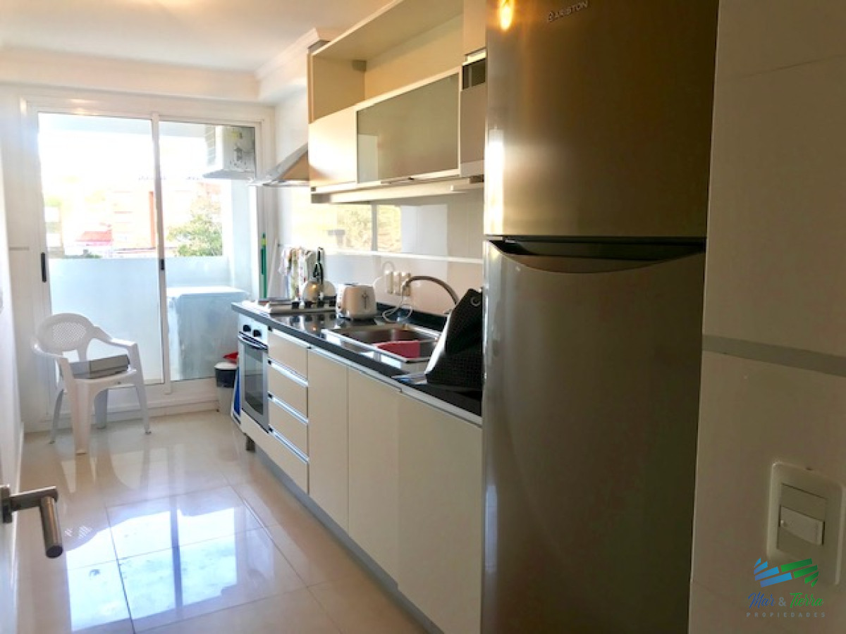 Apartamento ID.209 - Apartamento en Alquiler a una cuadra del mar (Playa Mansa)  en torre nueva, con todos y excelentes servicios .