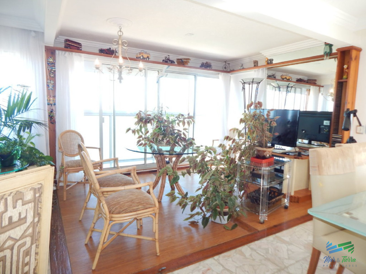 Apartamento ID.2110 - Espectacular planta, reciclada con materiales de primera calidad!!! cuenta 180 m2.