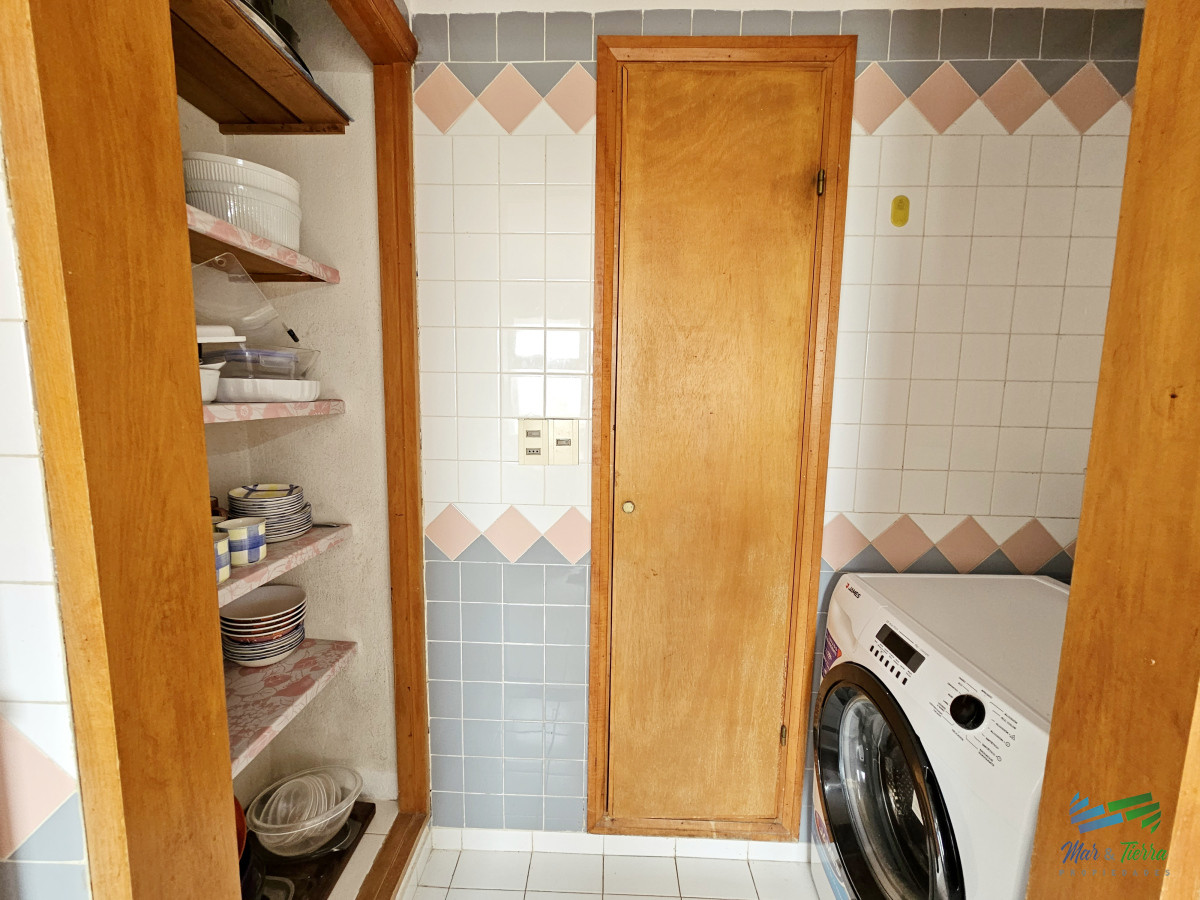 Apartamento ID.749 - Apartamento de 2 dormitorios y 2 baños a 1 cuadra de Gorlero, con gran terraza y parrillero propio.