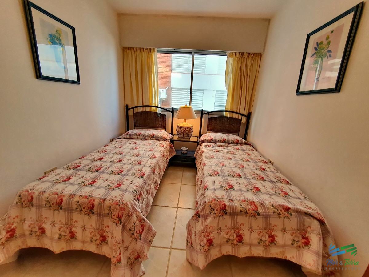 Apartamento ID.183 - Vendo o alquilo apartamento 3 dormitorios en primera línea en Penínsulta, Punta del Este 