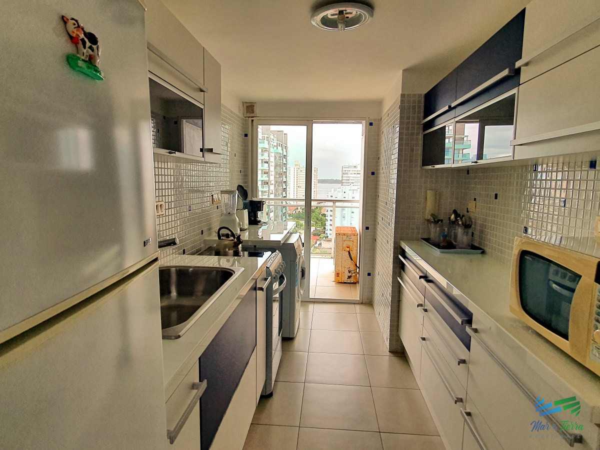 Apartamento ID.7 - Vendo apartamento 3 dormitorios con parrillero propio y servicios en Punta del Este