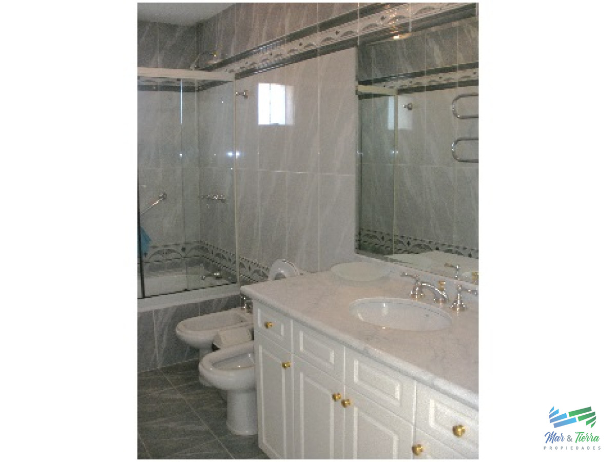 Apartamento ID.2857 - Apartamento de 3 dormitorios con vista al mar ,Punta del Este