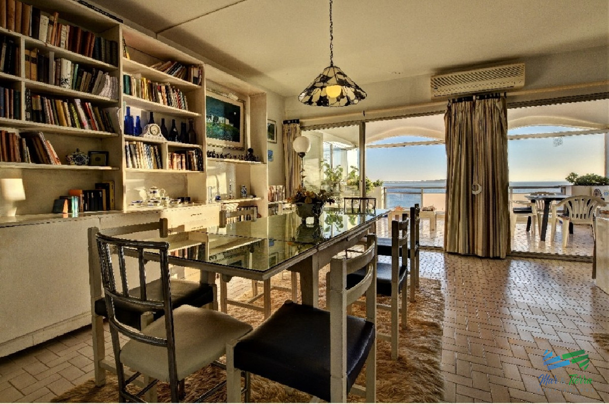 Apartamento ID.2156 - Venta de Apartamento 2 dormitorios en Playa Mansa, Punta del Este.  