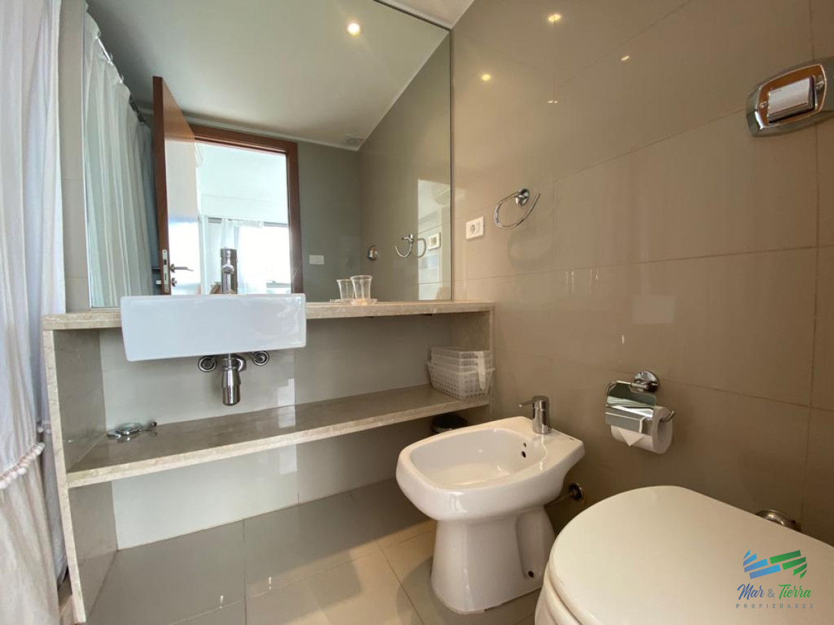 Apartamento ID.2728 - Vendo apartamento 3 dormitorios en brava frente al mar, Punta del Este.