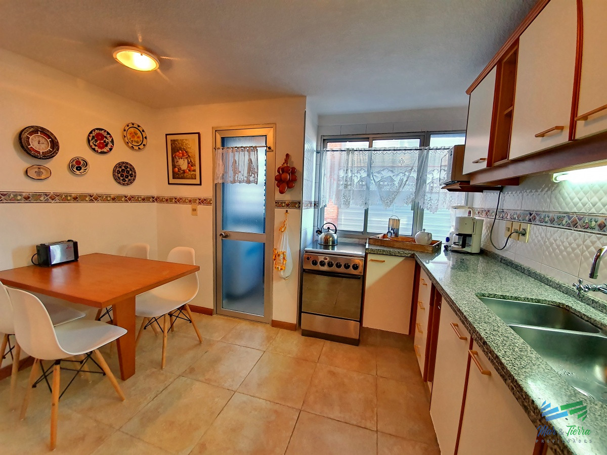 Apartamento ID.183 - Vendo o alquilo apartamento 3 dormitorios en primera línea en Penínsulta, Punta del Este 