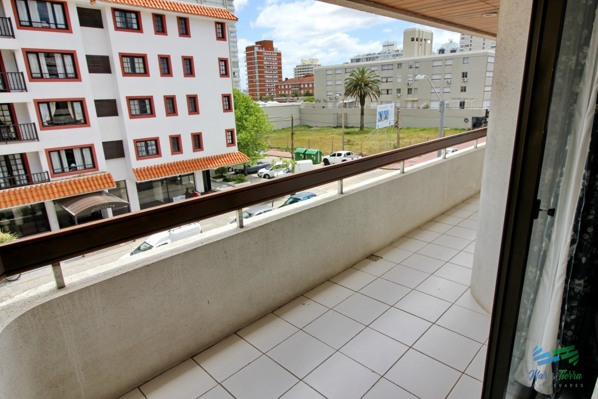 Apartamento ID.15 - Apartamento de 2 dormitorios con piscina en venta y alquiler en Peninsula, Punta del Este.
