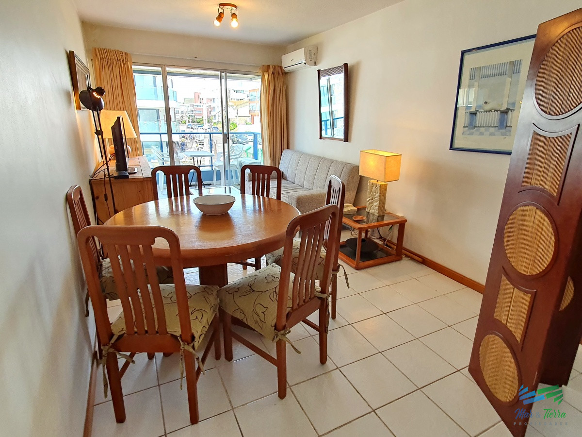 Apartamento ID.1515 - Se alquila apartamento de 1 dormitorio frente al mar con vista en Peninsula, Punta del Este.