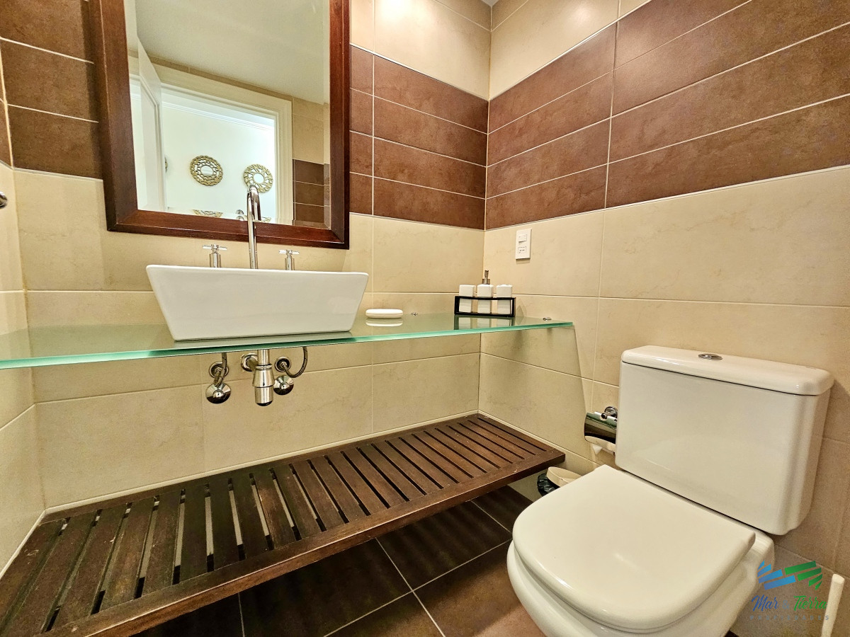 Apartamento ID.4433 - Alquiler apartamento Torre Imperiale de 4 dormitorios frente al mar, excelente vista y servicios, playa Brava, Punta del Este.