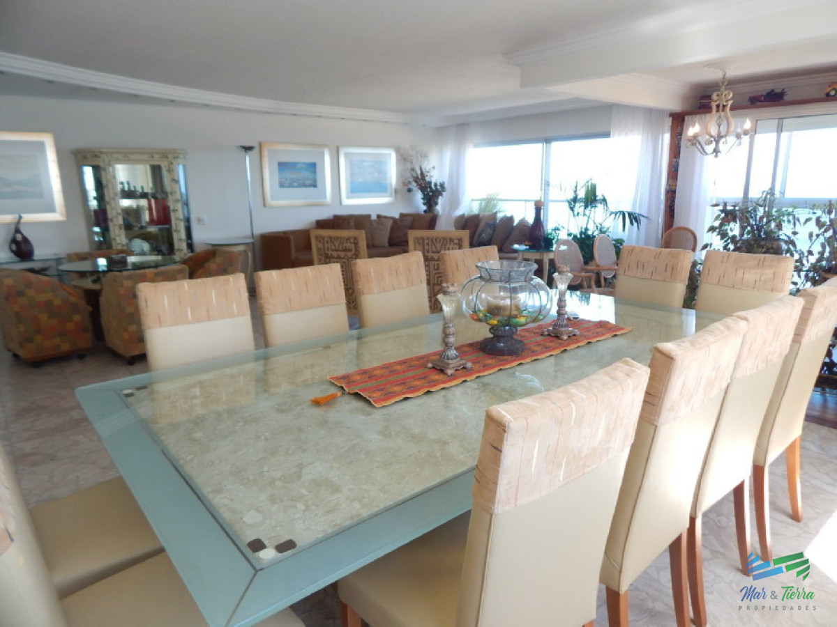Apartamento ID.2110 - Espectacular planta, reciclada con materiales de primera calidad!!! cuenta 180 m2.