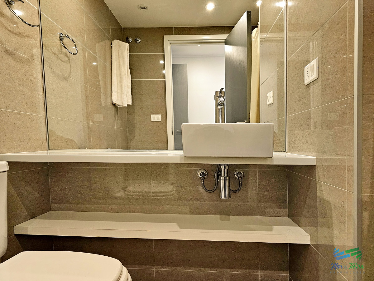Apartamento ID.4759 - APARTAMENTO EN VENTA, 2 DORMITORIOS EN SUITE, PUNTA DEL ESTE. EN EDIFICIO CON SERVICIOS 