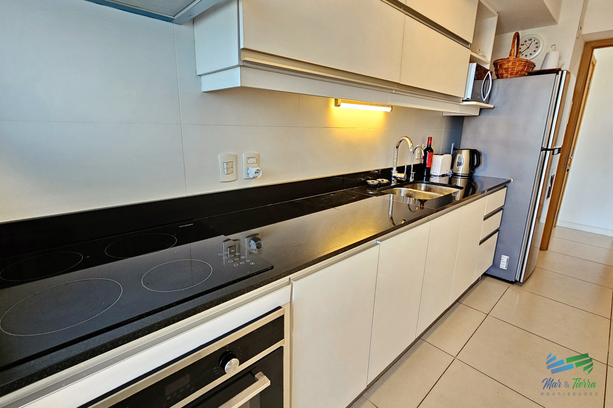 Apartamento ID.5049 - ALQUILER DE INVIERNO, 3 DORMITORIOS SOBRE AV ROOSEVELT, EDIFICIO CON SERVICIOS.